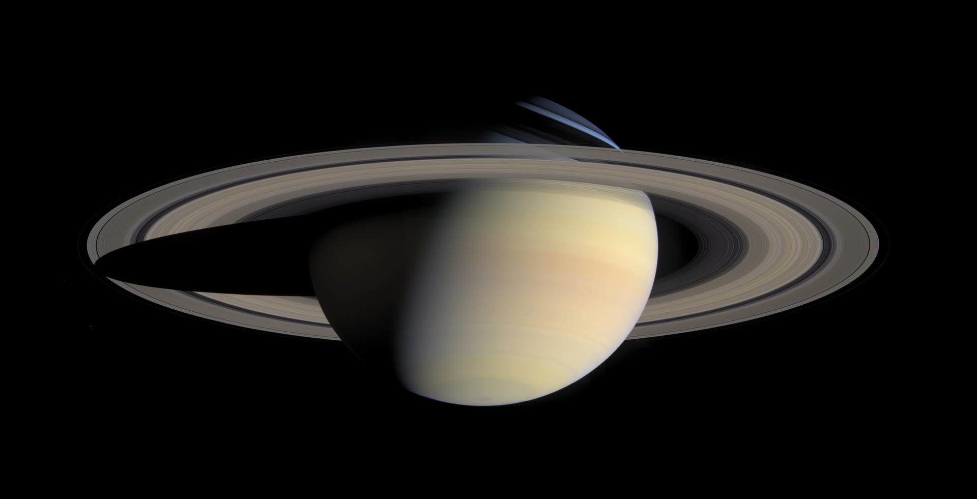探査機カッシーニが撮影した土星